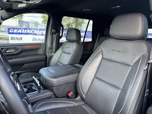 Used 2025 GMC Yukon Denali RWD image 38
