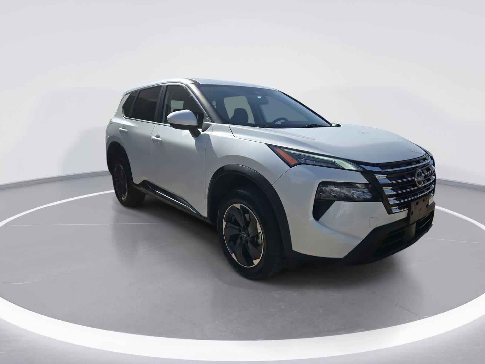 Used 2025 Nissan Rogue SV AWD/4WD image 2