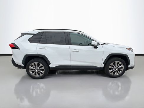 Used 2020 Toyota RAV4 XLE Premium image 2