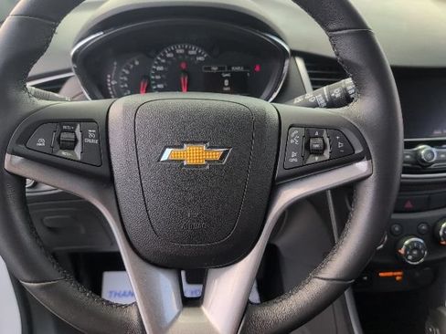 Used 2022 Chevrolet Trax LT w/ LT Convenience Package AWD/4WD image 22