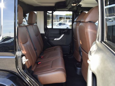 Used 2018 Jeep Wrangler Unlimited Sahara w/ Connectivity Group image 22