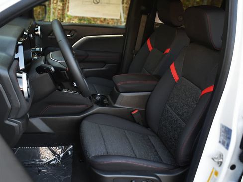 Used 2026 Chevrolet Colorado Z71 w/ Technology Package AWD/4WD image 8