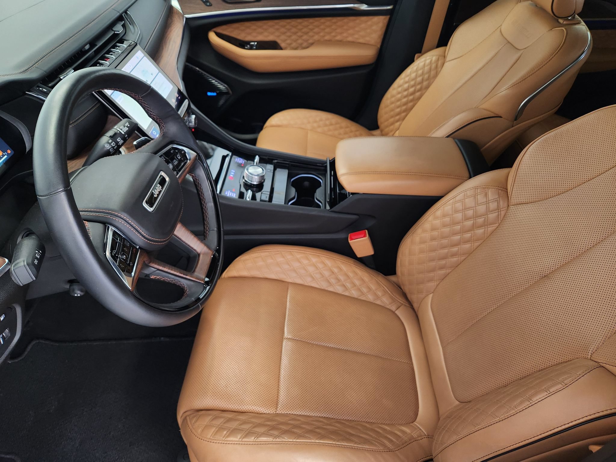 Used 2023 Jeep Grand Cherokee Summit AWD/4WD image 12