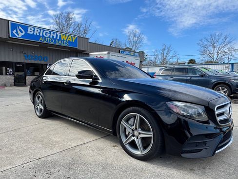 Used 2017 Mercedes-Benz E 300 4MATIC image 3