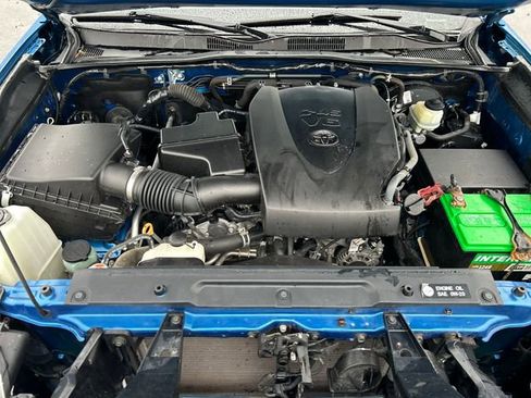 Used 2018 Toyota Tacoma TRD Sport image 25