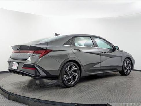 Used 2025 Hyundai Elantra Limited FWD image 8
