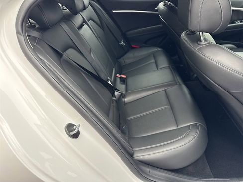 Used 2022 Genesis G70 2.0T image 15