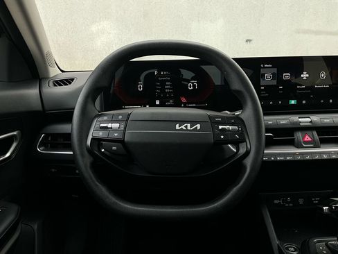 Used 2025 Kia K4 LXS image 33