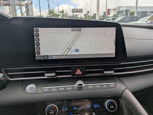 Used 2024 Hyundai Elantra SEL FWD image 20