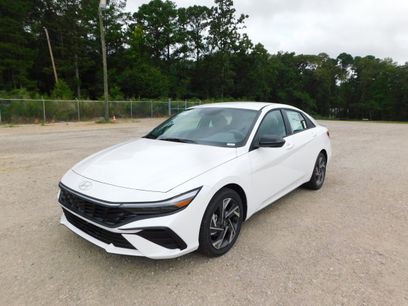 New 2025 Hyundai Elantra SEL