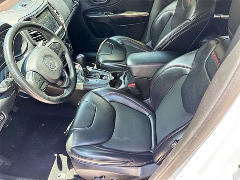 Used 2019 Jeep Cherokee Trailhawk AWD/4WD image 20