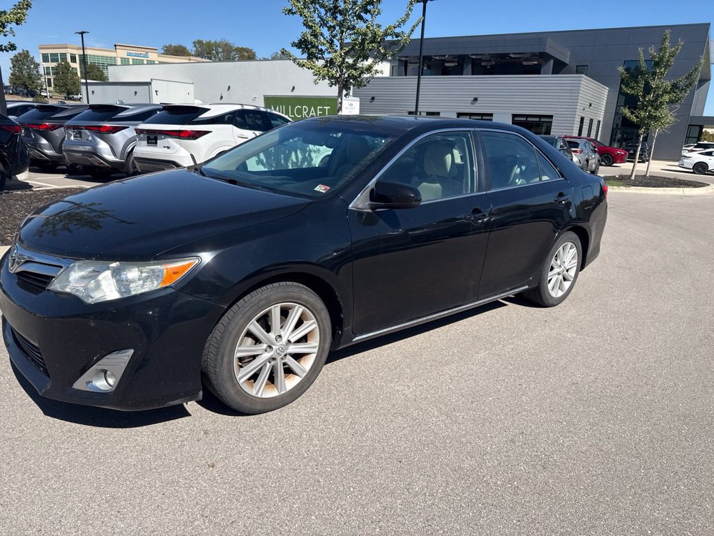 Used 2014 Toyota Camry XLE w/ Leather Package FWD image 9