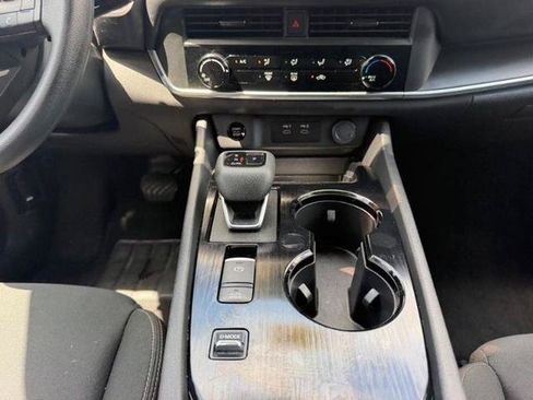 Used 2024 Nissan Rogue S FWD image 16