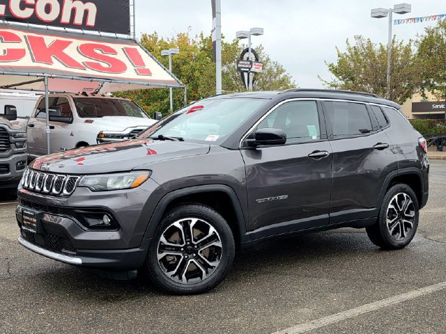 Certified 2024 Jeep Compass Limited AWD/4WD image 3
