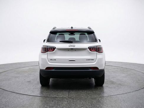 Used 2025 Jeep Compass Latitude image 7