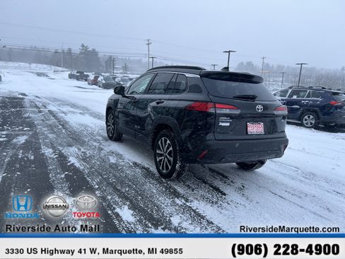 Used 2022 Toyota Corolla Cross XLE image 6