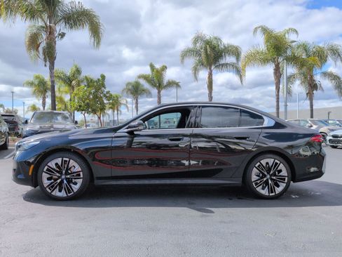 Used 2024 BMW 530i w/ Premium Package RWD image 7