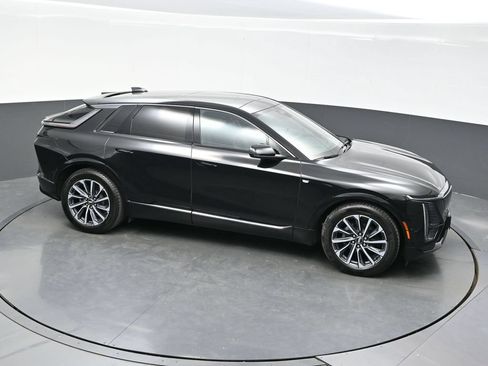 Certified 2025 Cadillac Lyriq Luxury AWD/4WD image 36