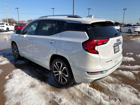 Used 2021 GMC Terrain Denali w/ Denali Premium Package image 11