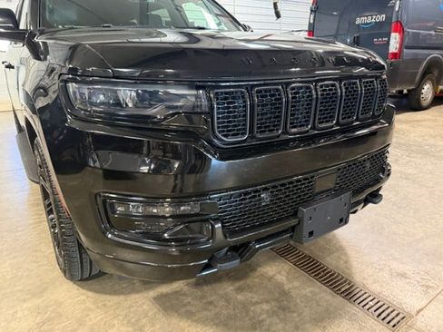 Used 2023 Jeep Wagoneer L Series II AWD/4WD image 2