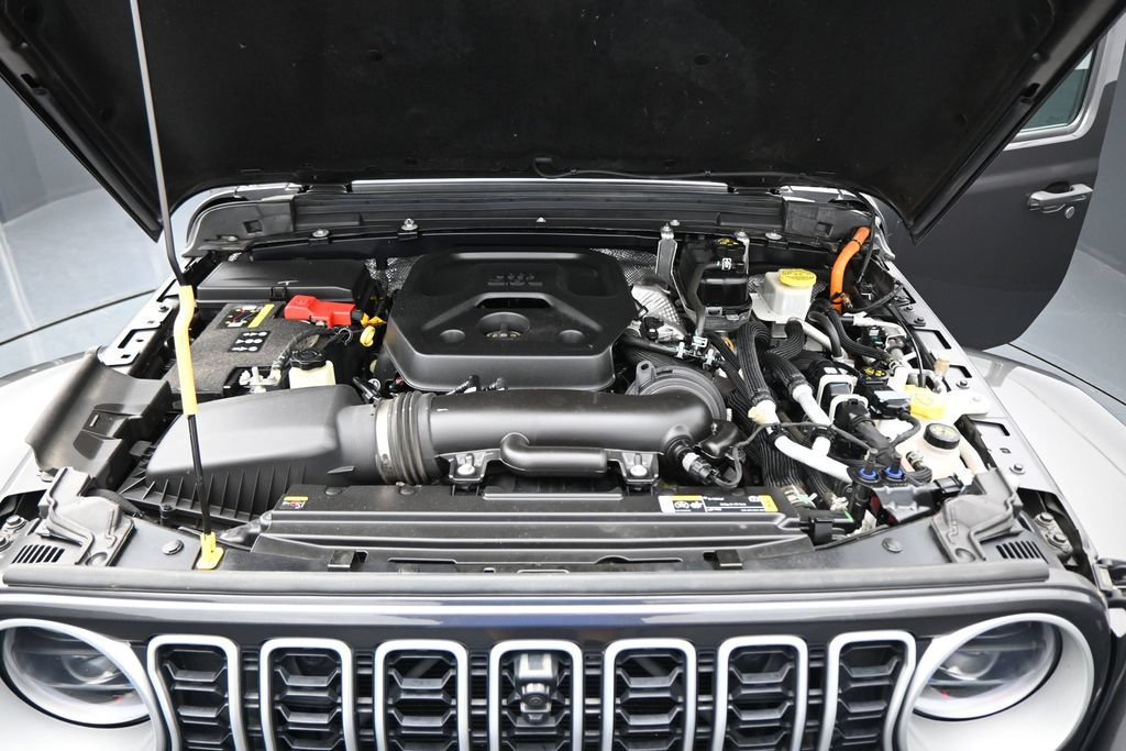 Used 2024 Jeep Wrangler Unlimited Sahara w/ Technology Group AWD/4WD image 31