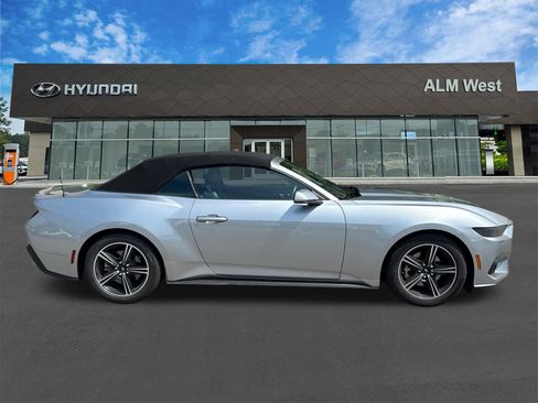 Used 2025 Ford Mustang Premium RWD image 4