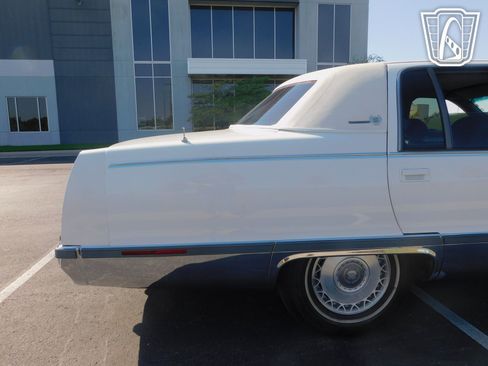 Used 1995 Cadillac Fleetwood Brougham RWD image 31