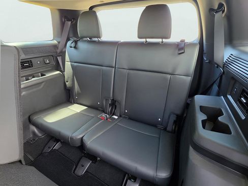 Used 2025 Hyundai Santa Fe Limited AWD/4WD image 19
