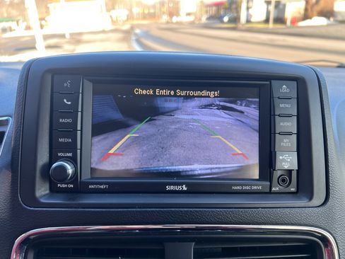 Used 2018 Dodge Grand Caravan SE w/ UConnect Hands-Free Group image 10