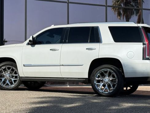 Used 2018 Cadillac Escalade Premium Luxury image 6