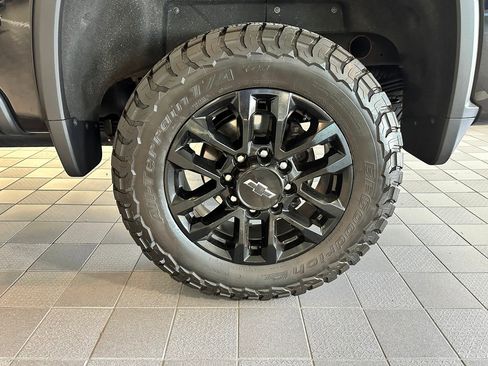 Used 2025 Chevrolet Silverado 2500 LTZ w/ LTZ Convenience Package AWD/4WD image 36
