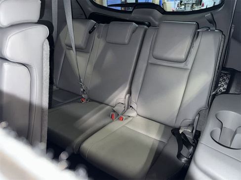 Used 2019 Toyota Highlander XLE image 18