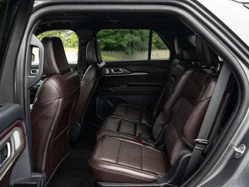 Used 2025 Ford Explorer Platinum AWD/4WD image 19