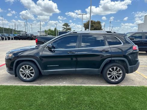 Used 2019 Jeep Cherokee Latitude Plus FWD image 4