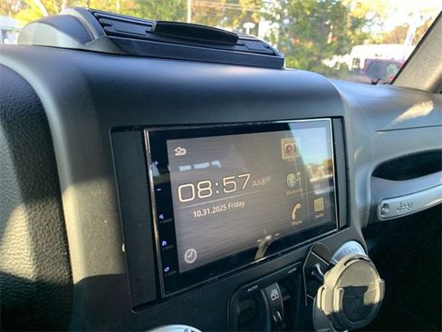 Used 2017 Jeep Wrangler Unlimited Sahara w/ Connectivity Group image 21