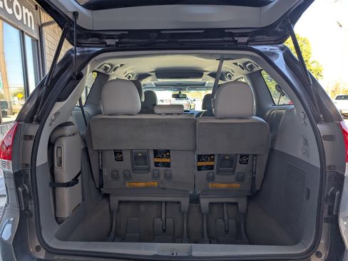 Used 2012 Toyota Sienna Limited image 27