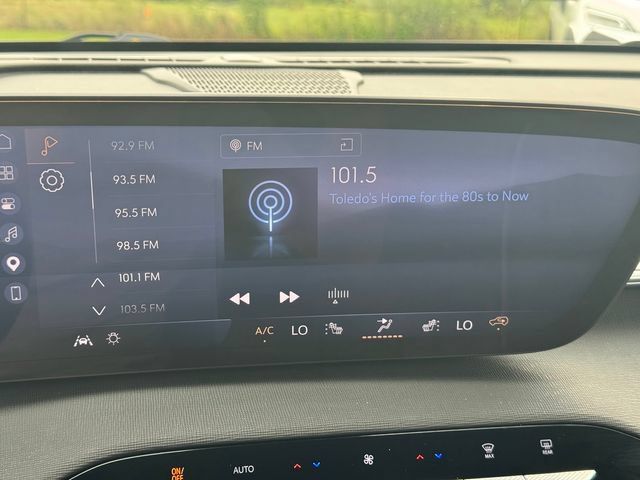 Used 2025 Buick Enclave Preferred AWD/4WD image 30