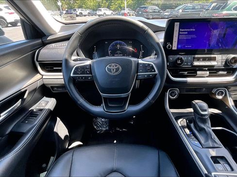 Used 2025 Toyota Grand Highlander AWD image 5