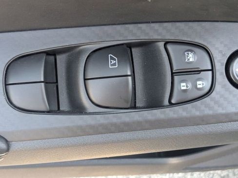 Used 2025 Nissan Altima 2.5 SV FWD image 12