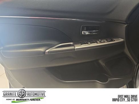 Used 2024 Mitsubishi Outlander Sport SE AWD/4WD image 11