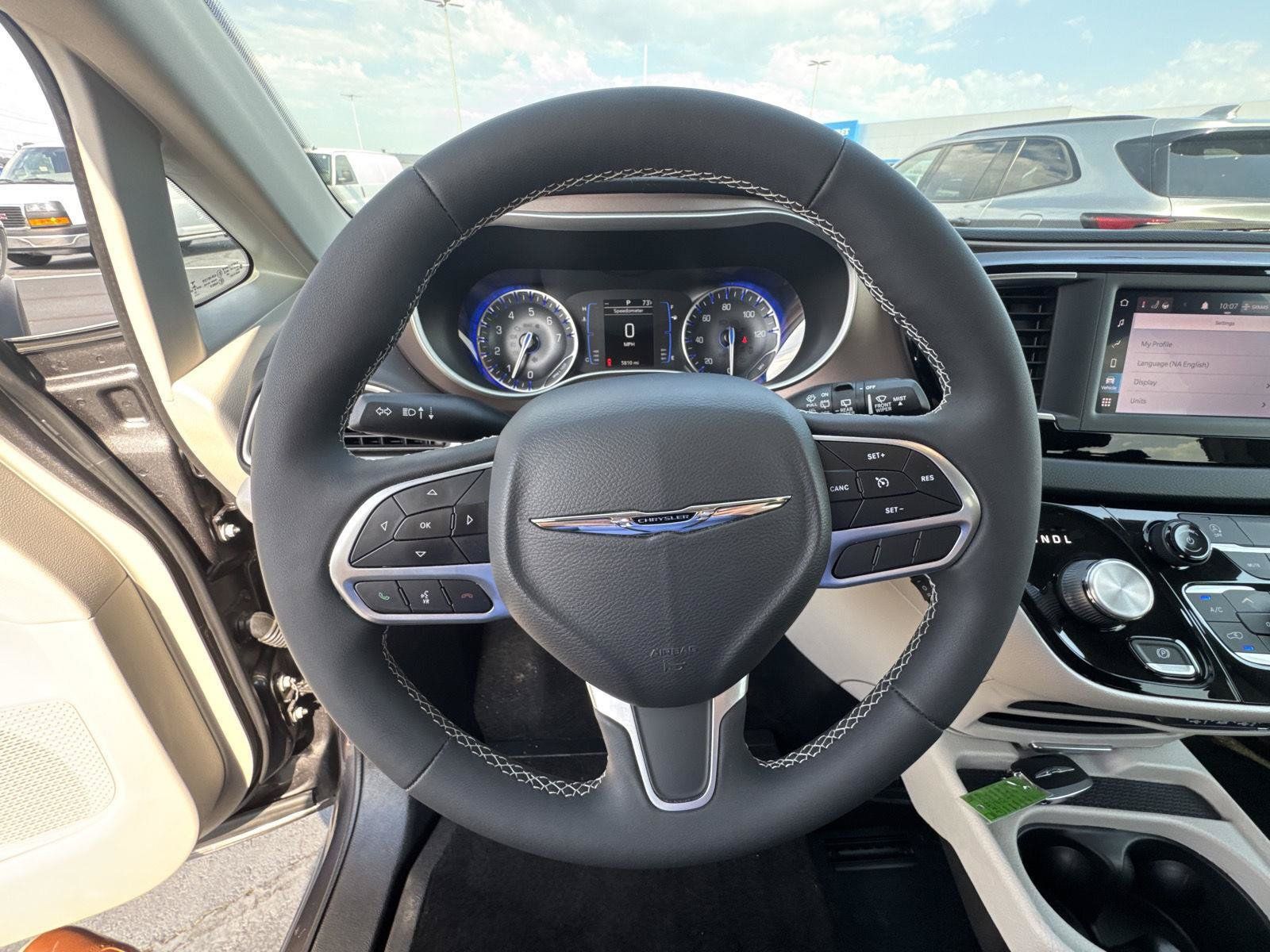 Used 2022 Chrysler Voyager LX FWD image 22