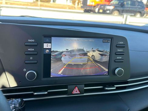 Used 2024 Hyundai Elantra SE image 25