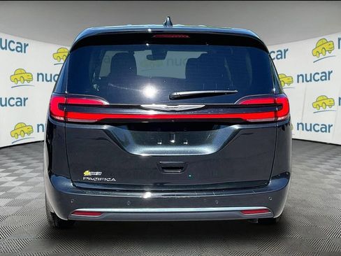 Used 2023 Chrysler Pacifica Touring-L FWD image 5