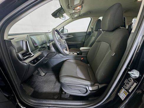 Used 2025 Kia Sportage LX image 13