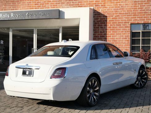Used 2024 Rolls-Royce Ghost image 2