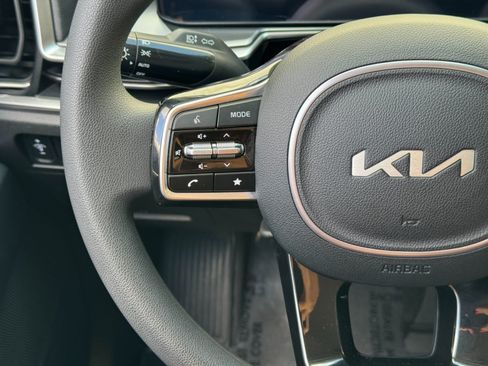 Used 2024 Kia Sorento LX FWD image 18