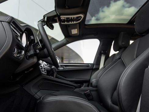 New 2026 Porsche Macan Turbo image 26