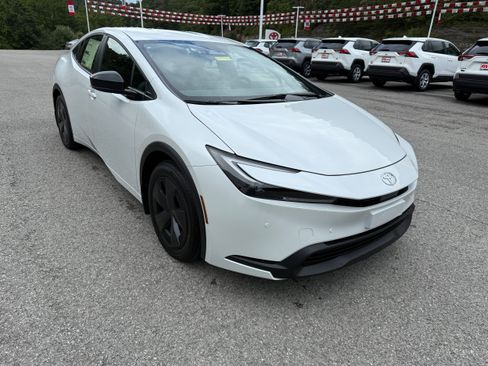 New 2026 Toyota Prius LE image 5