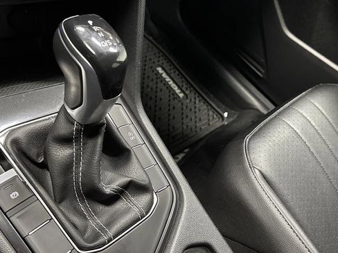 Used 2022 Volkswagen Tiguan SE image 20