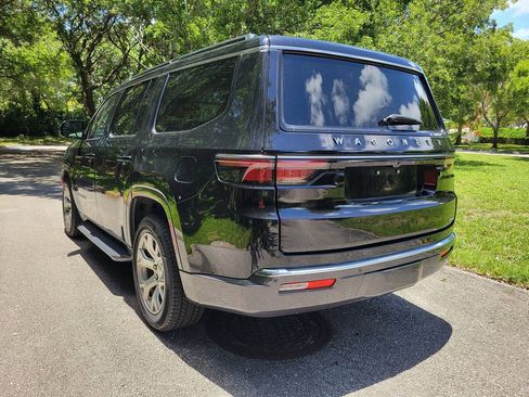 Used 2022 Jeep Wagoneer Series II RWD image 5